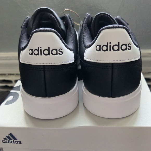 Adidas - Picture 3 of 9